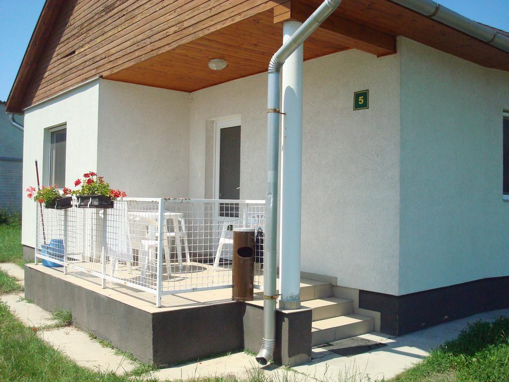 Termal Kemping Apartmanok Tiszaújváros Δωμάτιο φωτογραφία