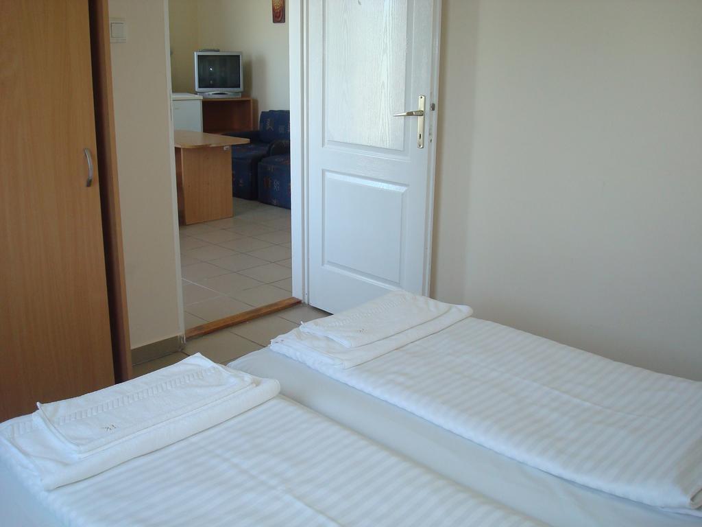 Termal Kemping Apartmanok Tiszaújváros Δωμάτιο φωτογραφία
