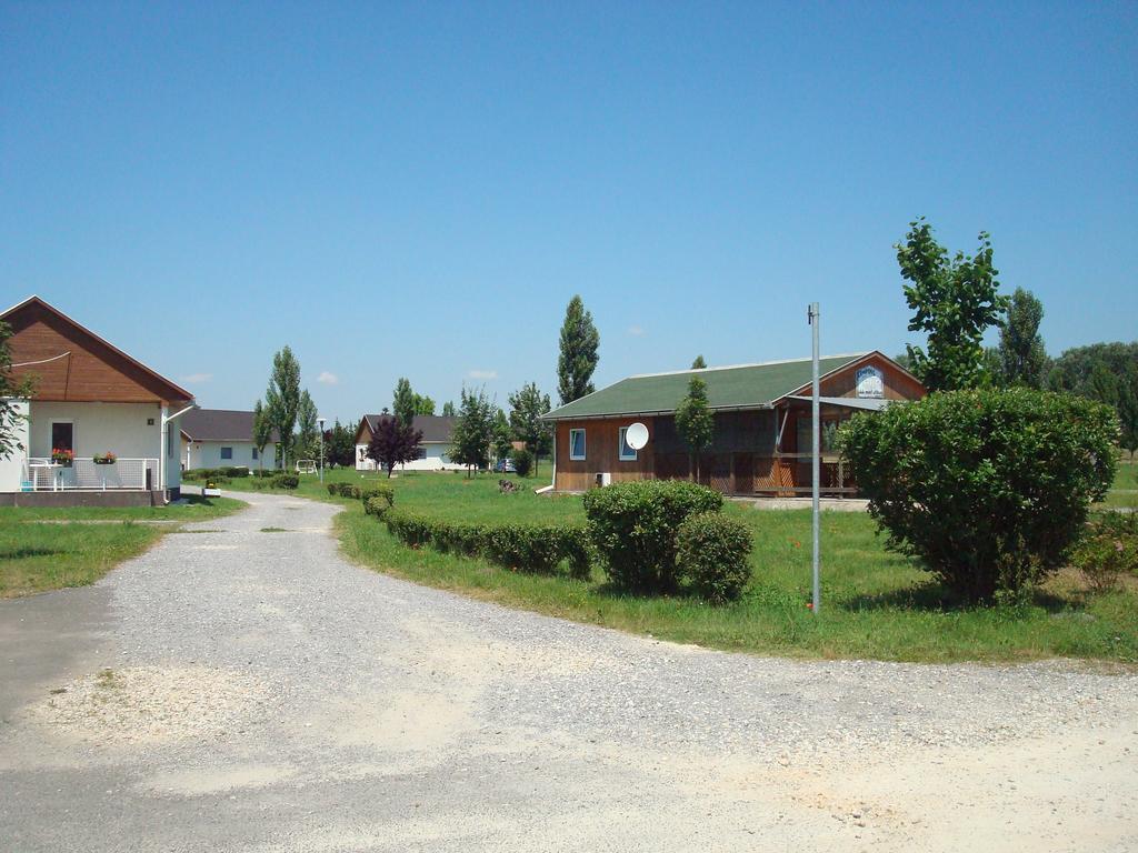 Termal Kemping Apartmanok Tiszaújváros Εξωτερικό φωτογραφία